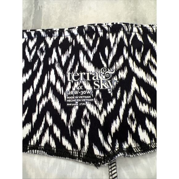 Terra & Sky Womens Plus High Rise Leggings Black & White Print Size 4X NWT - Picture 3 of 7